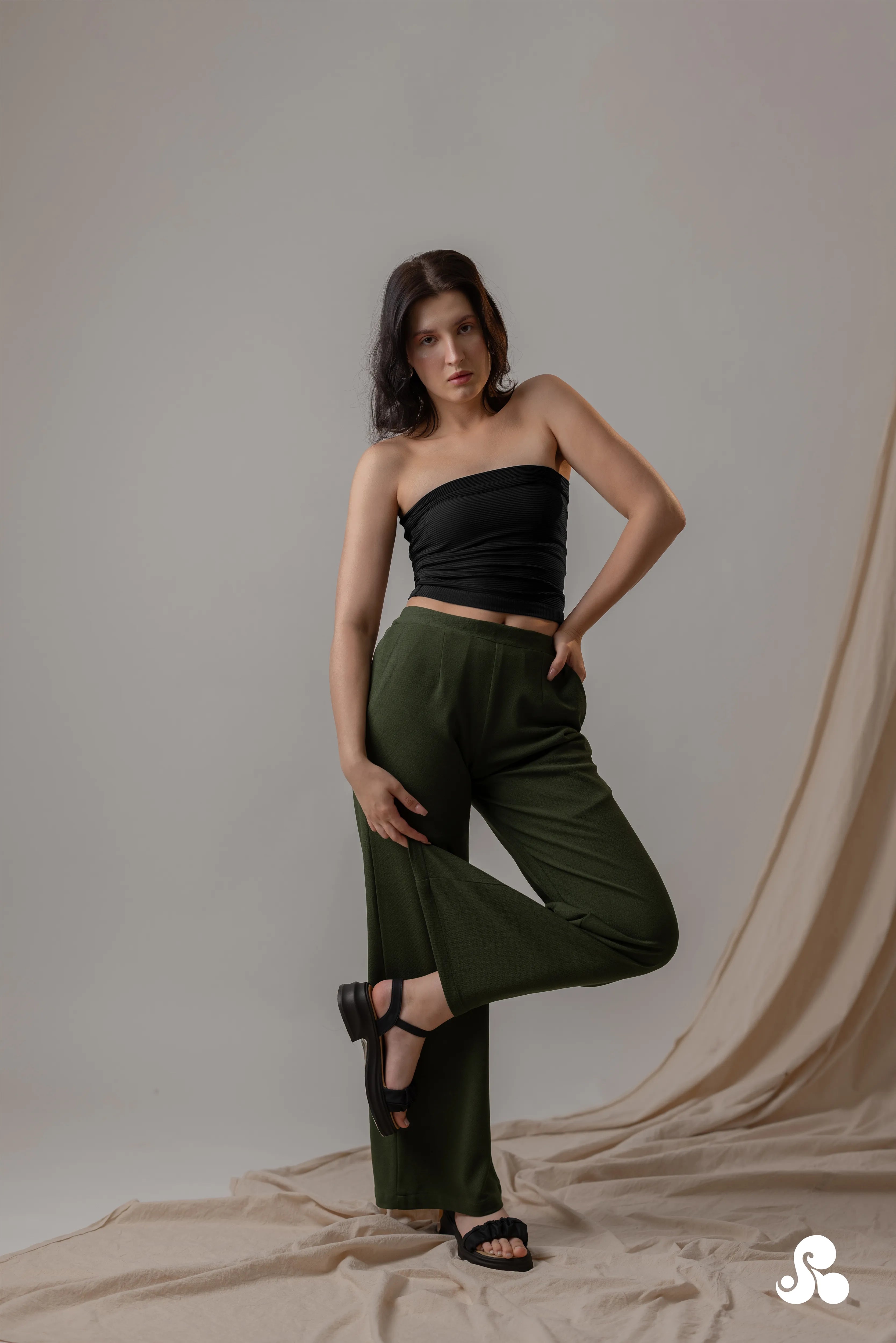 BLACK RIBBED TUBE KNIT TOP