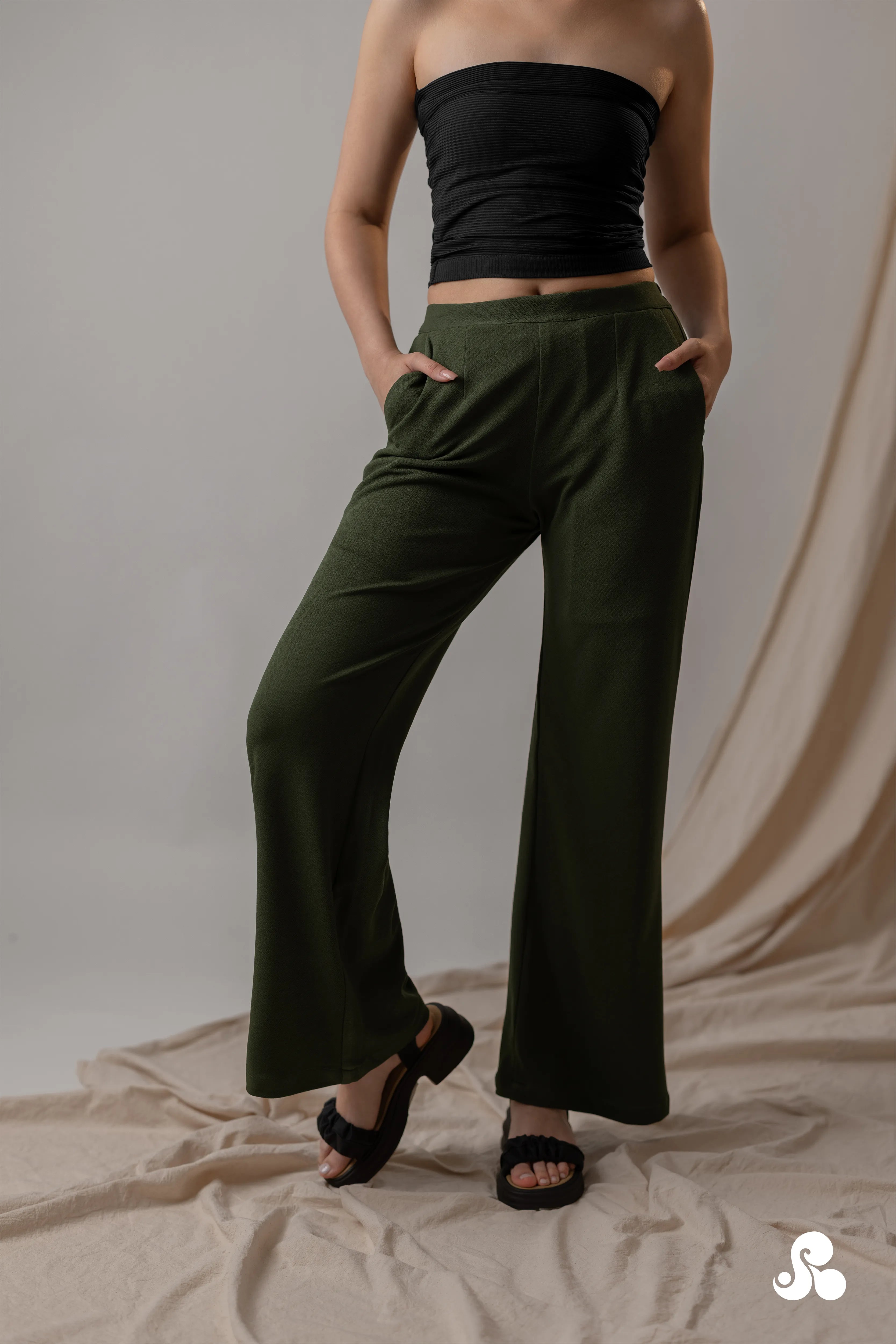 BLACK RIBBED TUBE KNIT TOP