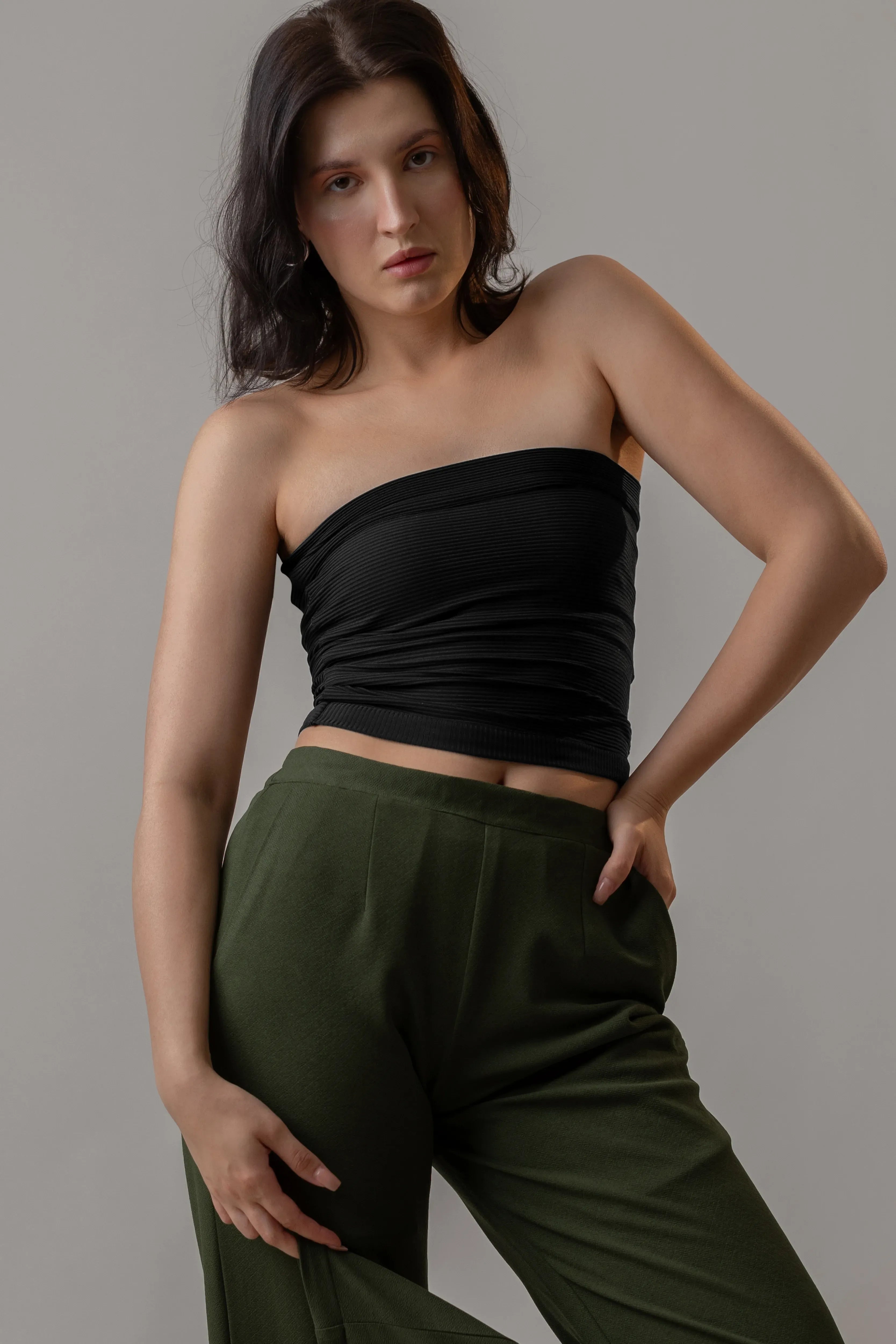 BLACK RIBBED TUBE KNIT TOP