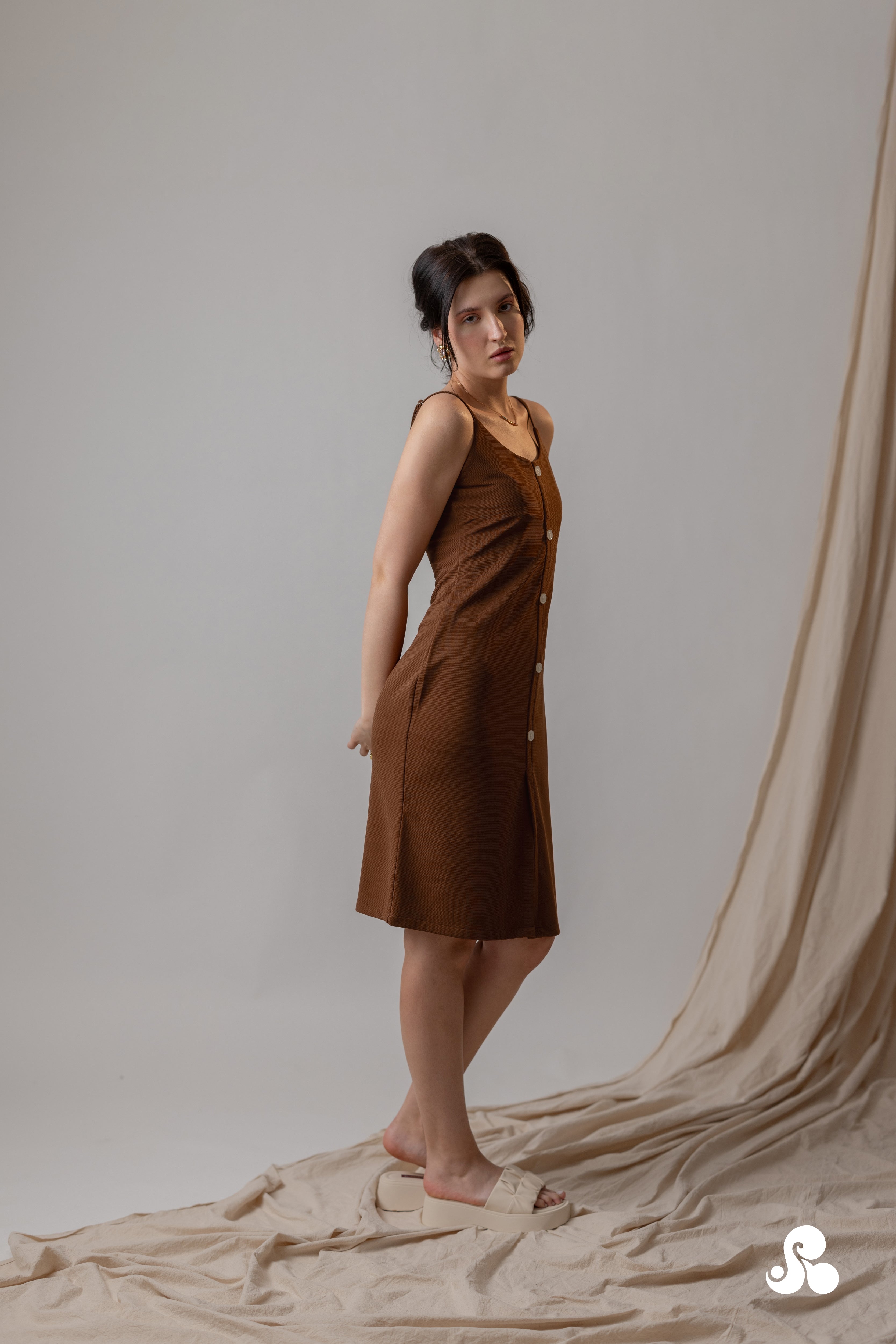 RIBBED KNIT BUTTON-FRONT MIDI DRESS