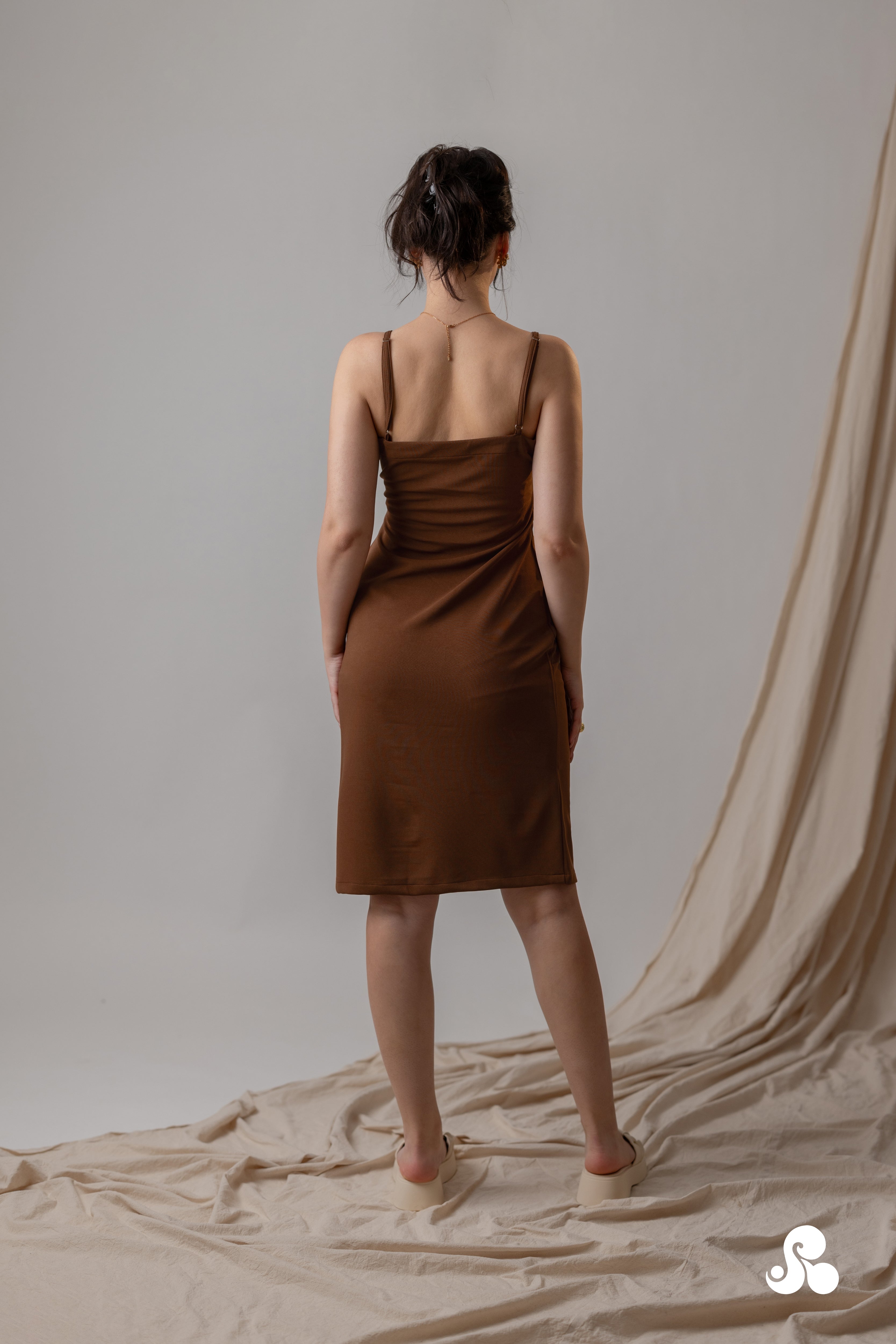 RIBBED KNIT BUTTON-FRONT MIDI DRESS