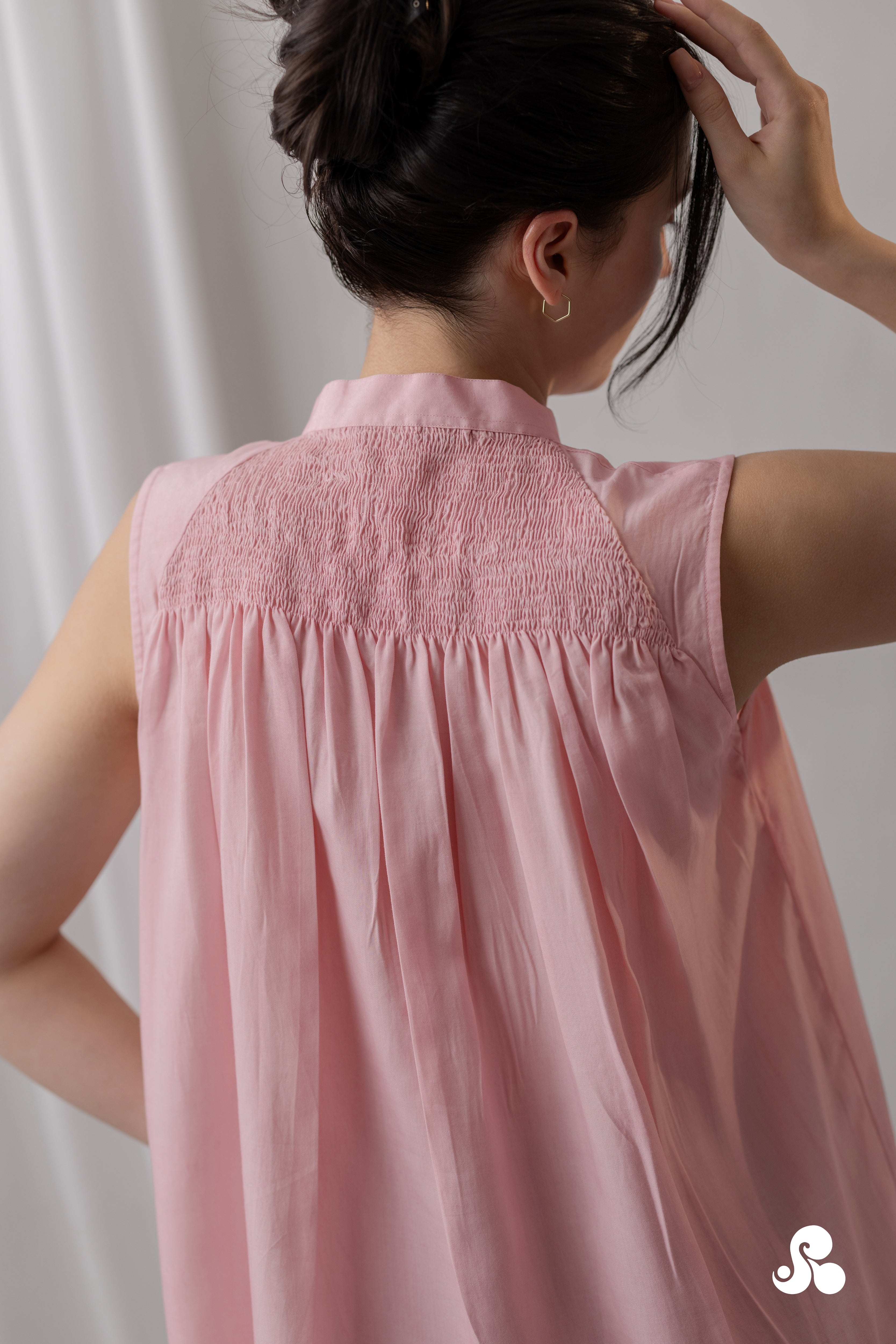 SMOCKED TWILL BLOUSE