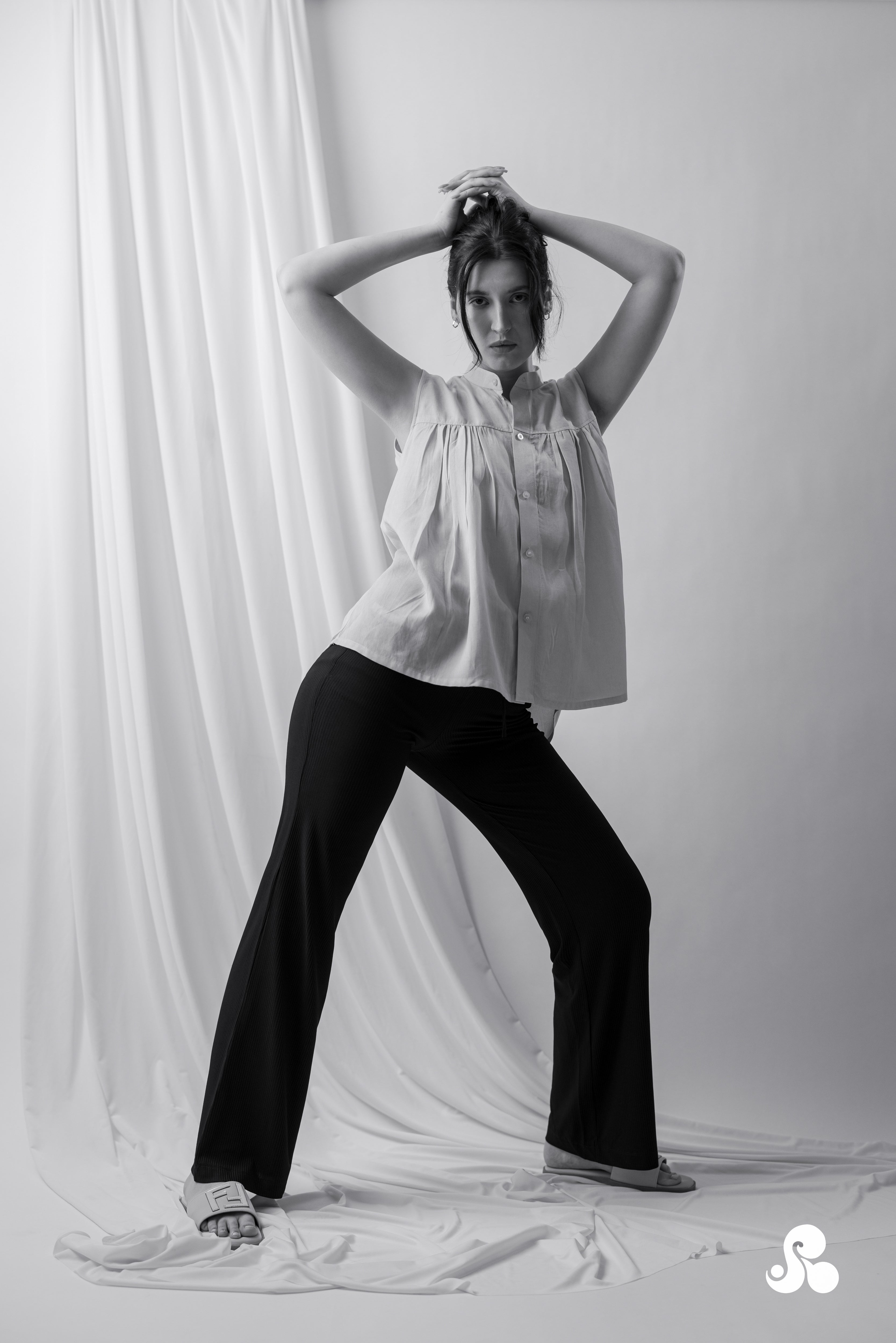 SMOCKED TWILL BLOUSE