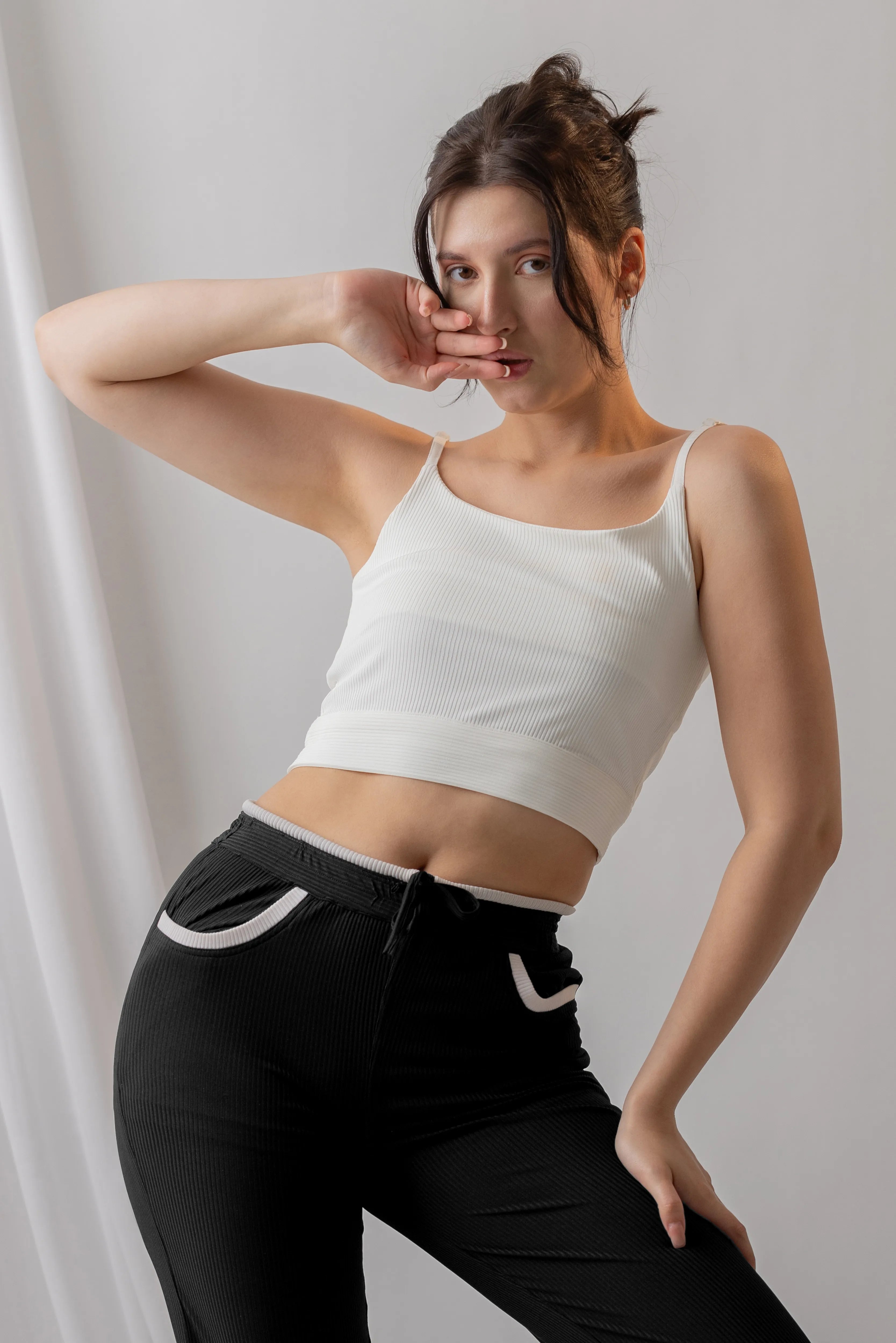 RIBBED SPAGHETTI CROP TOP – IVORY