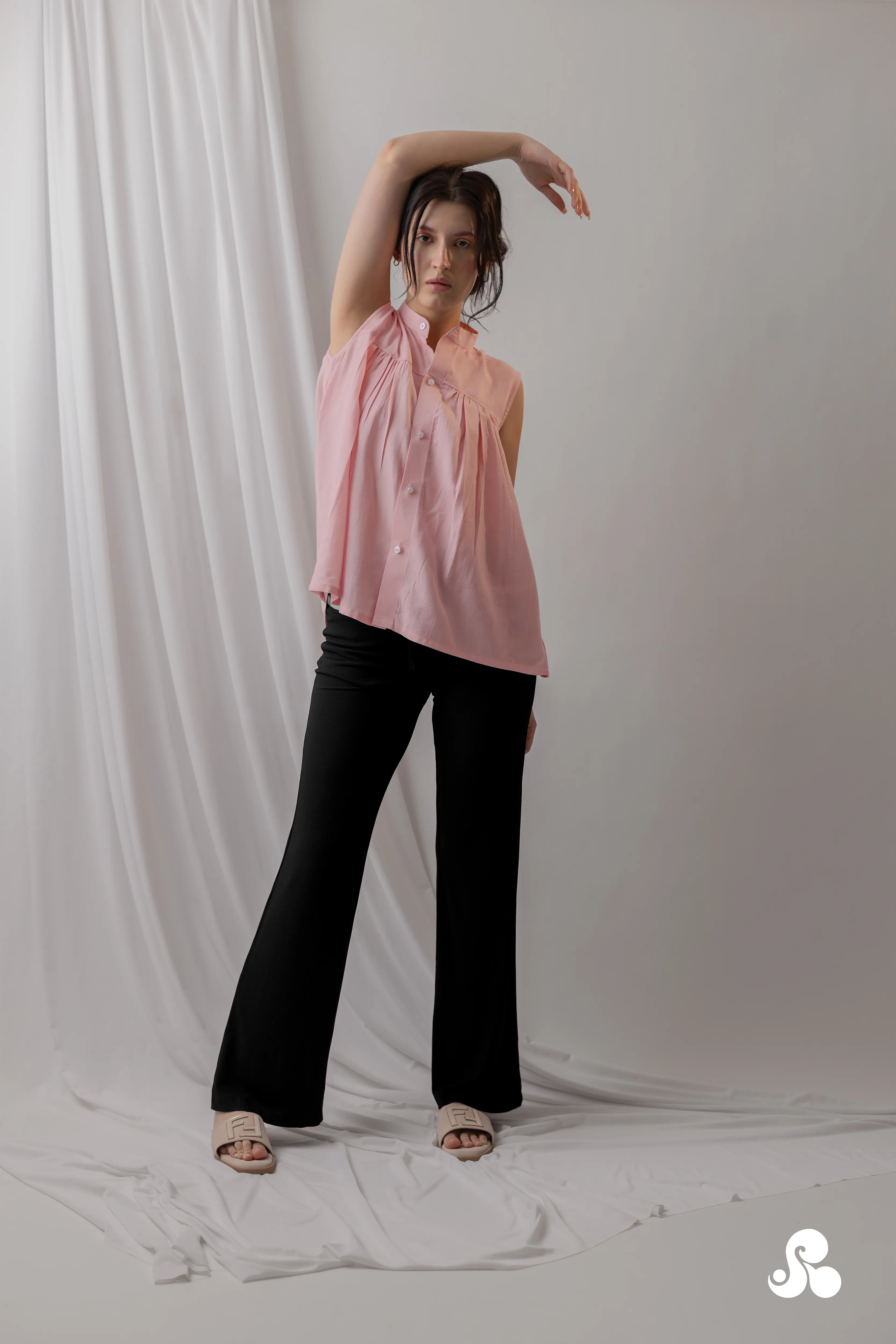 SMOCKED TWILL BLOUSE