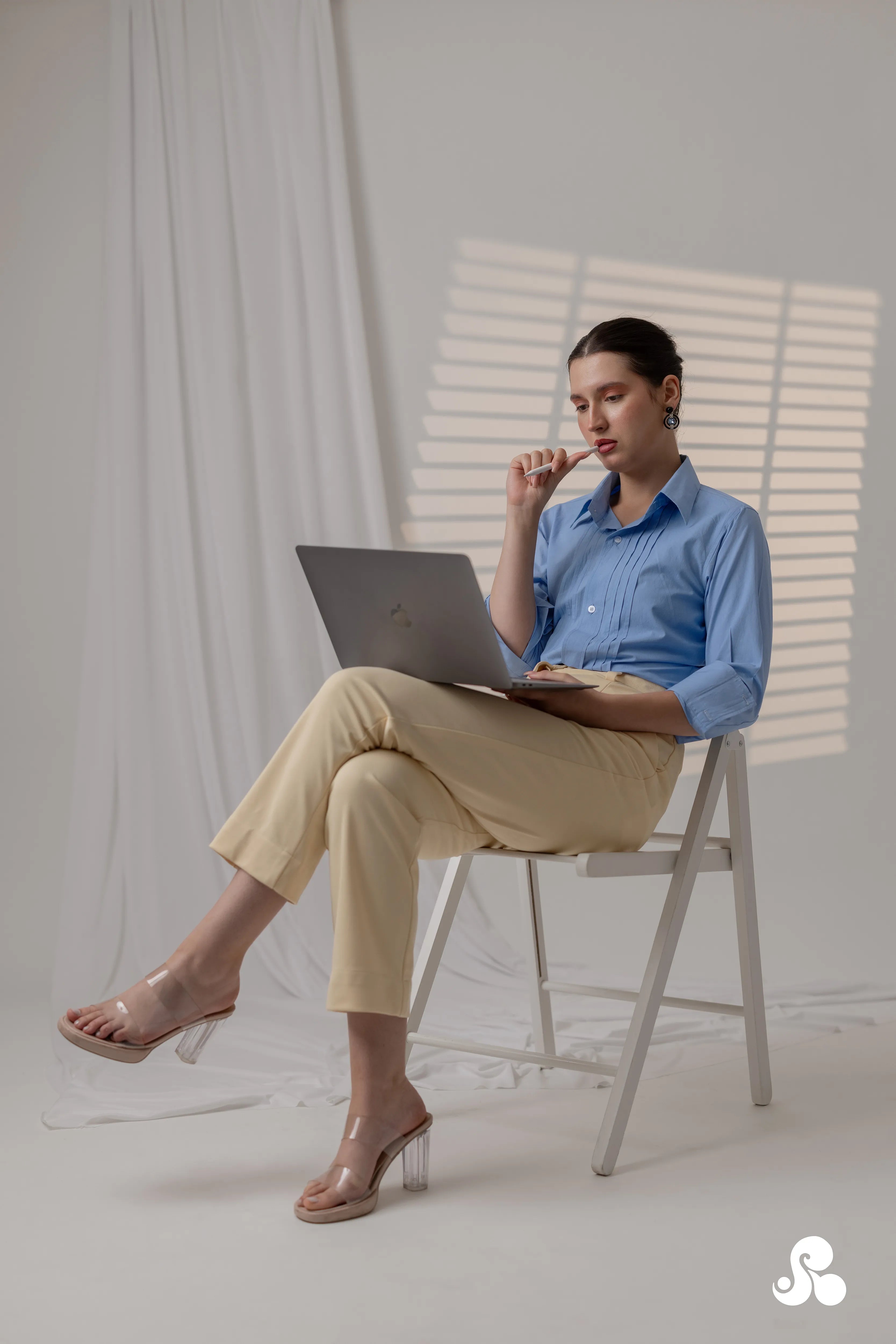 POWDER BLUE TUCK DETAIL POPLIN SHIRT