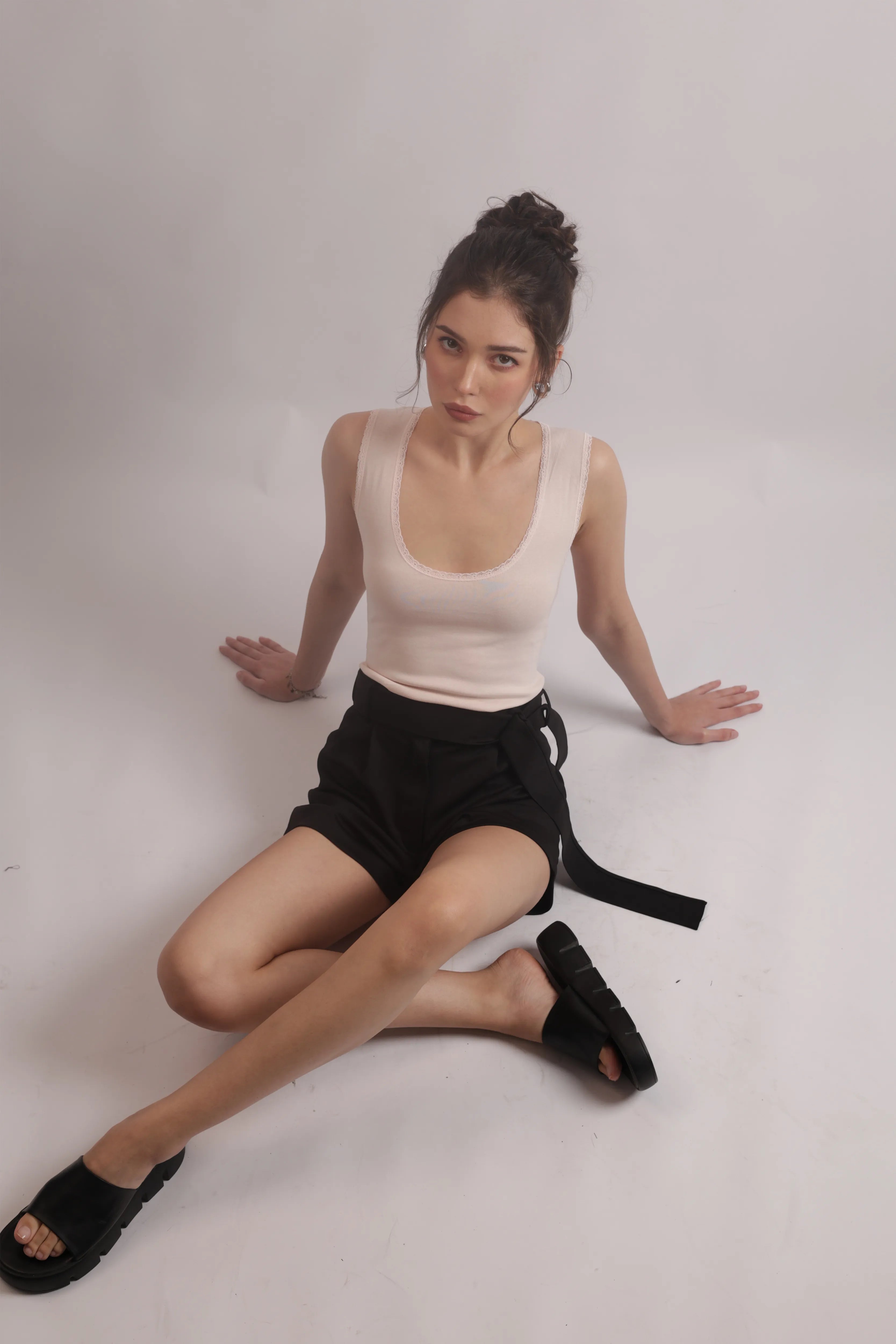BLACK BELTED TAILORED SHORTS