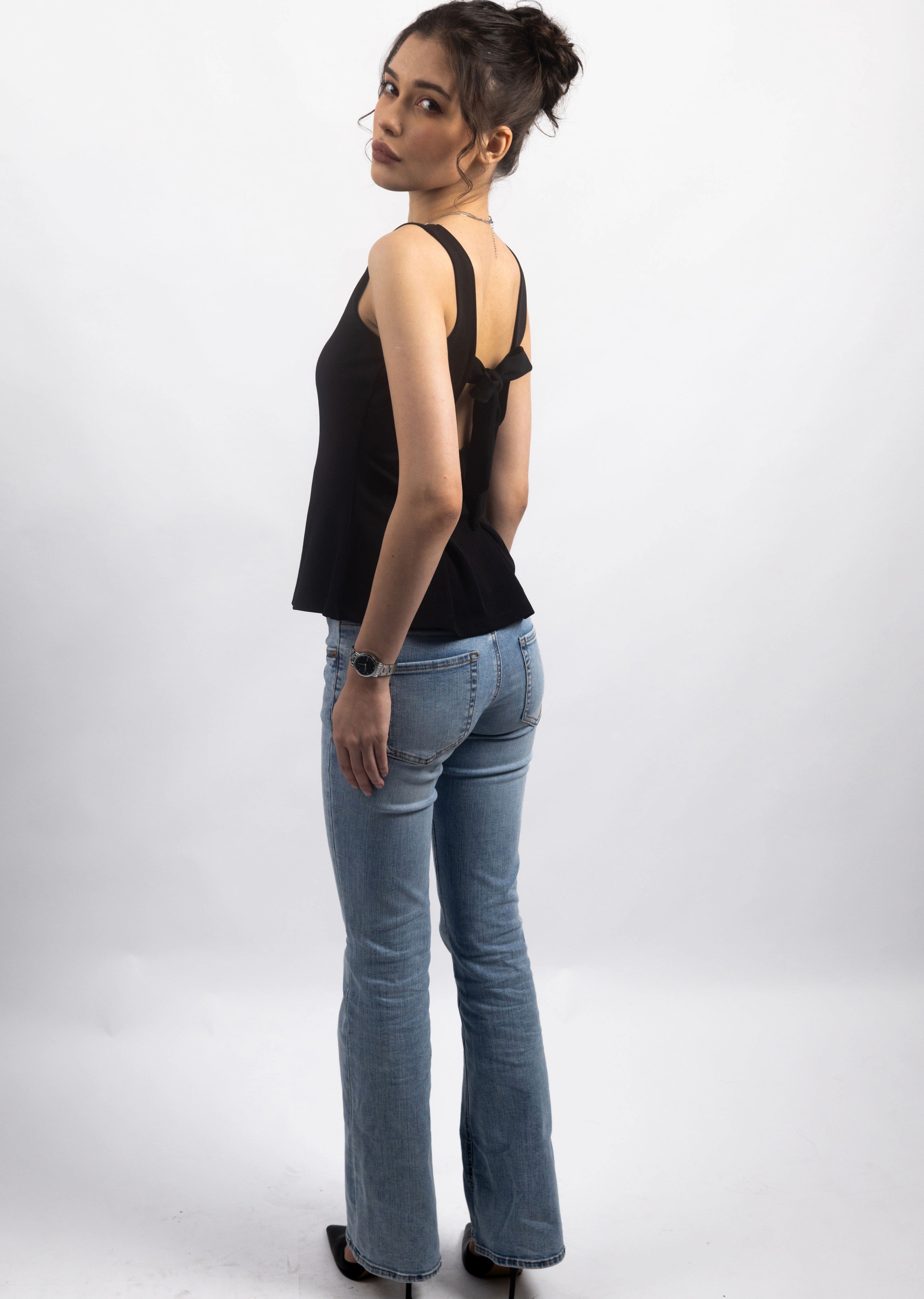 BOW-BACK STRUCTURED TOP-BLACK