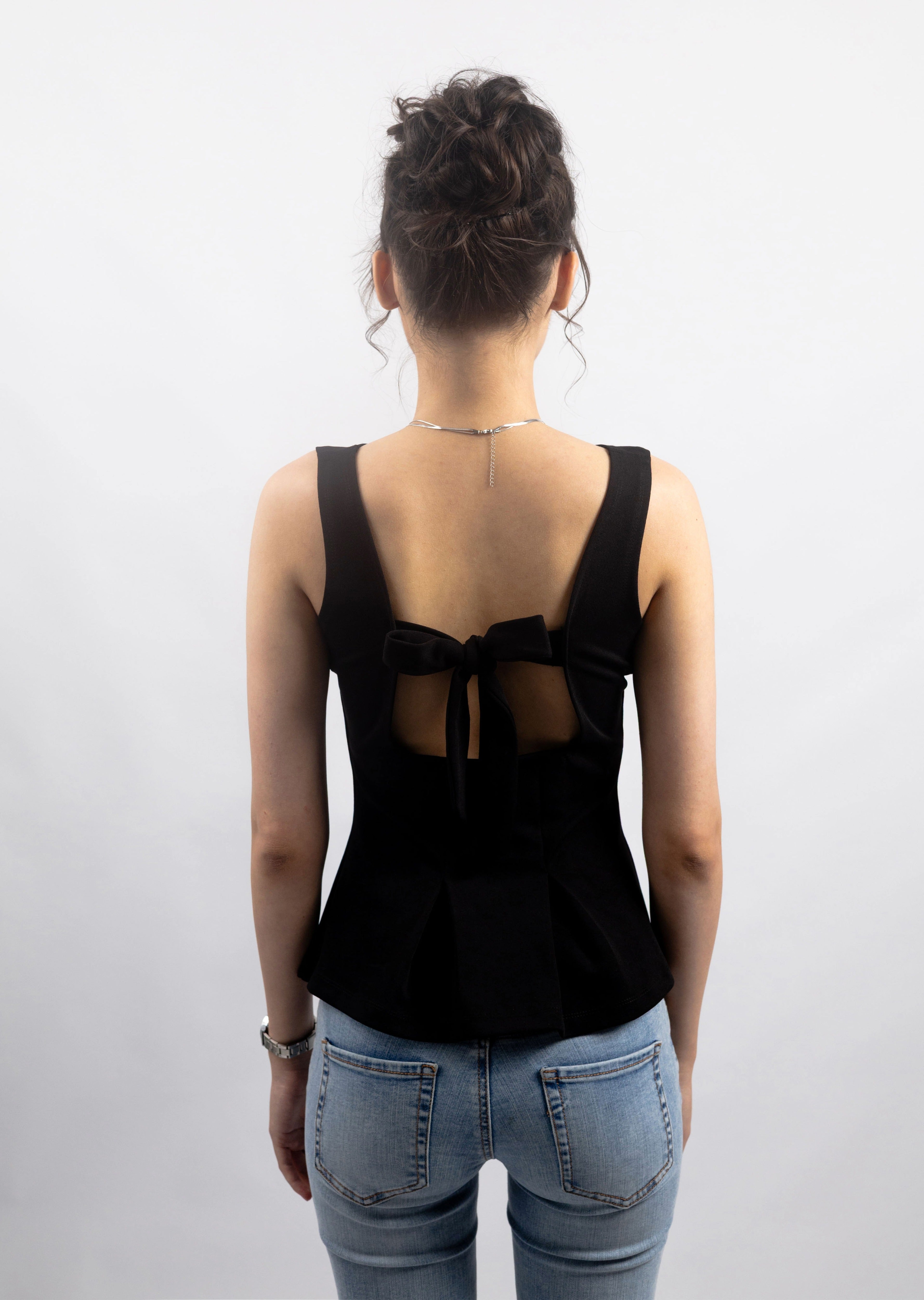 BOW-BACK STRUCTURED TOP-BLACK