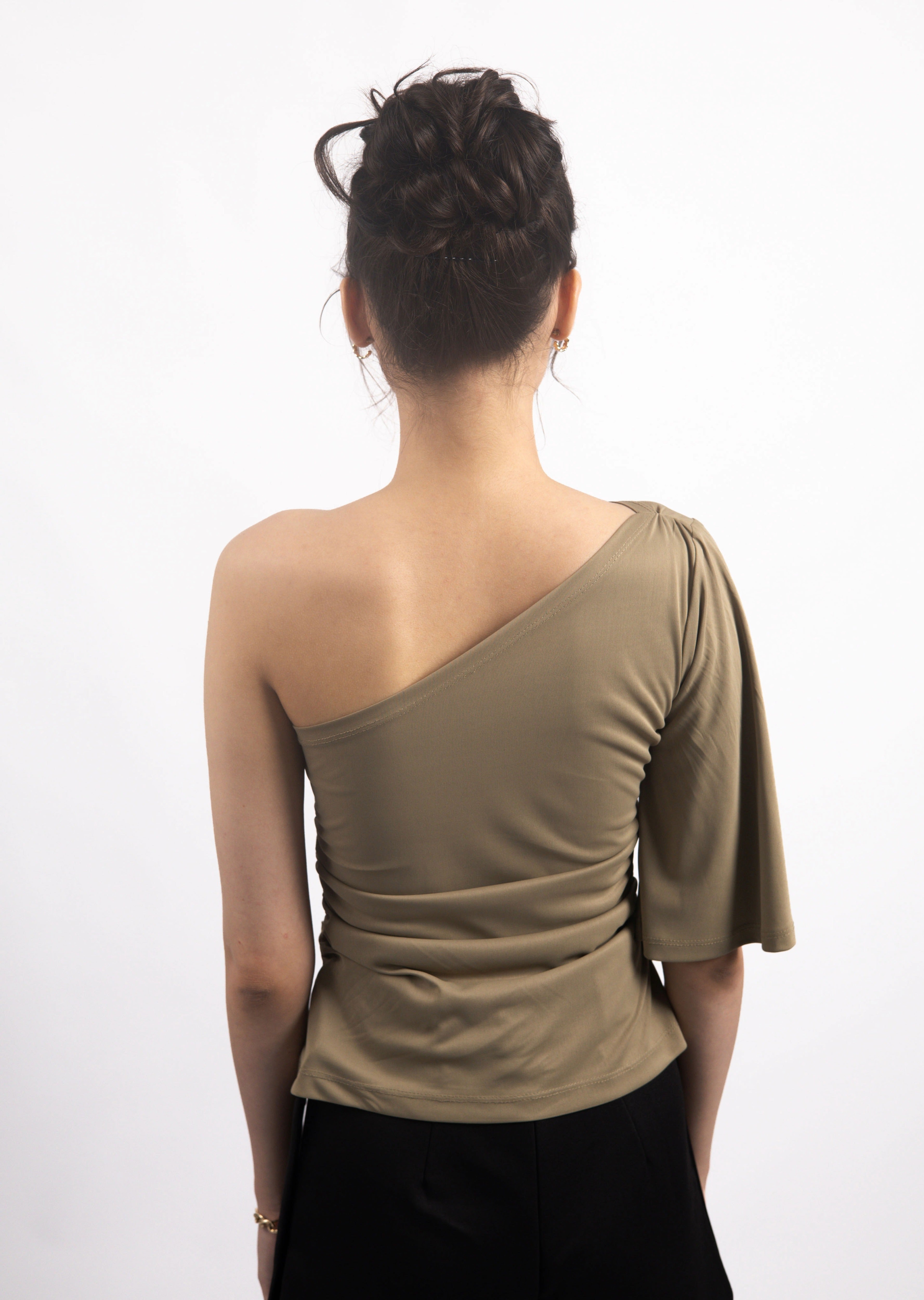 OLIVE GREEN DRAPE ONE-SHOULDER KNIT TOP