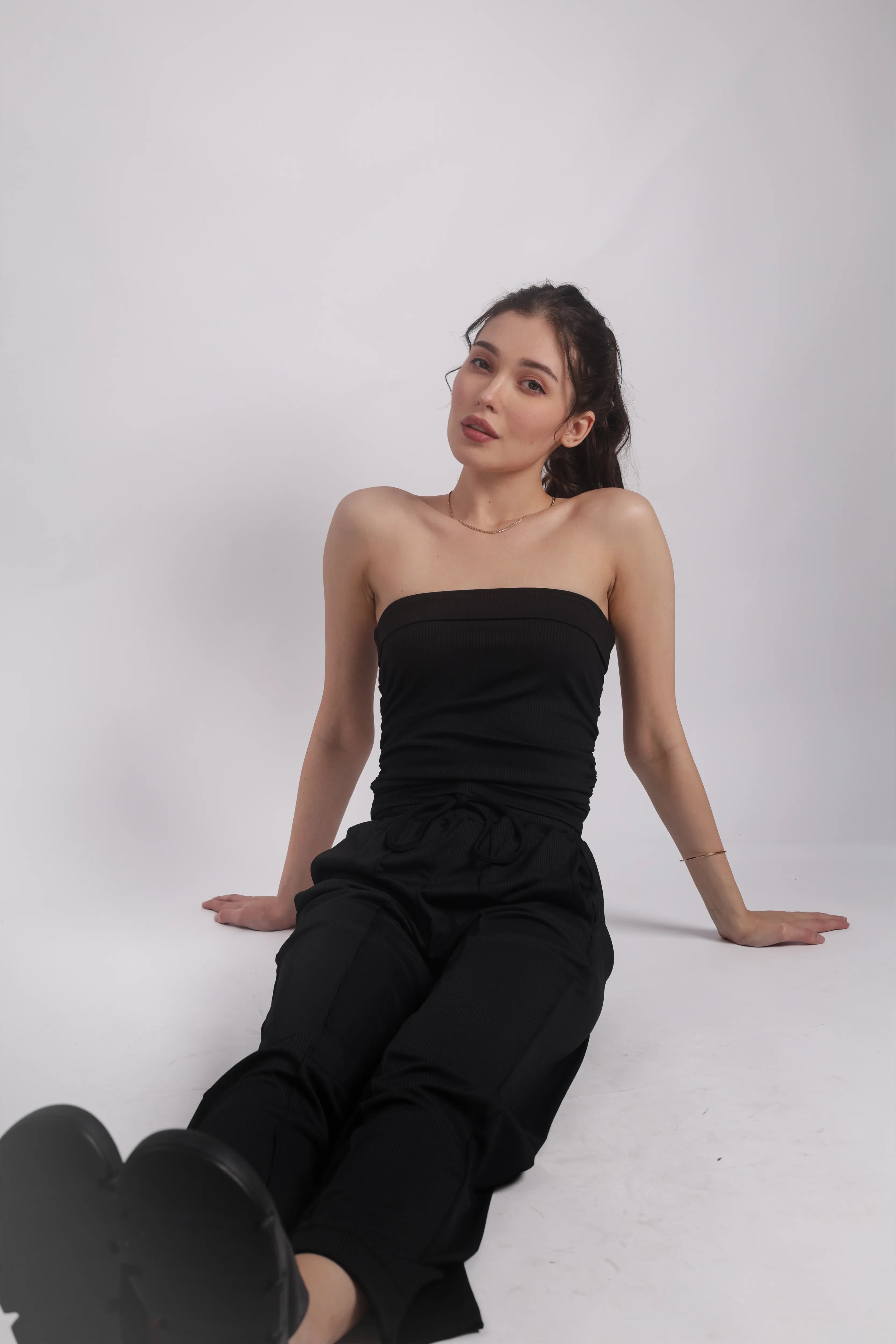 BLACK RELAXED WIDE-LEG TROUSERS