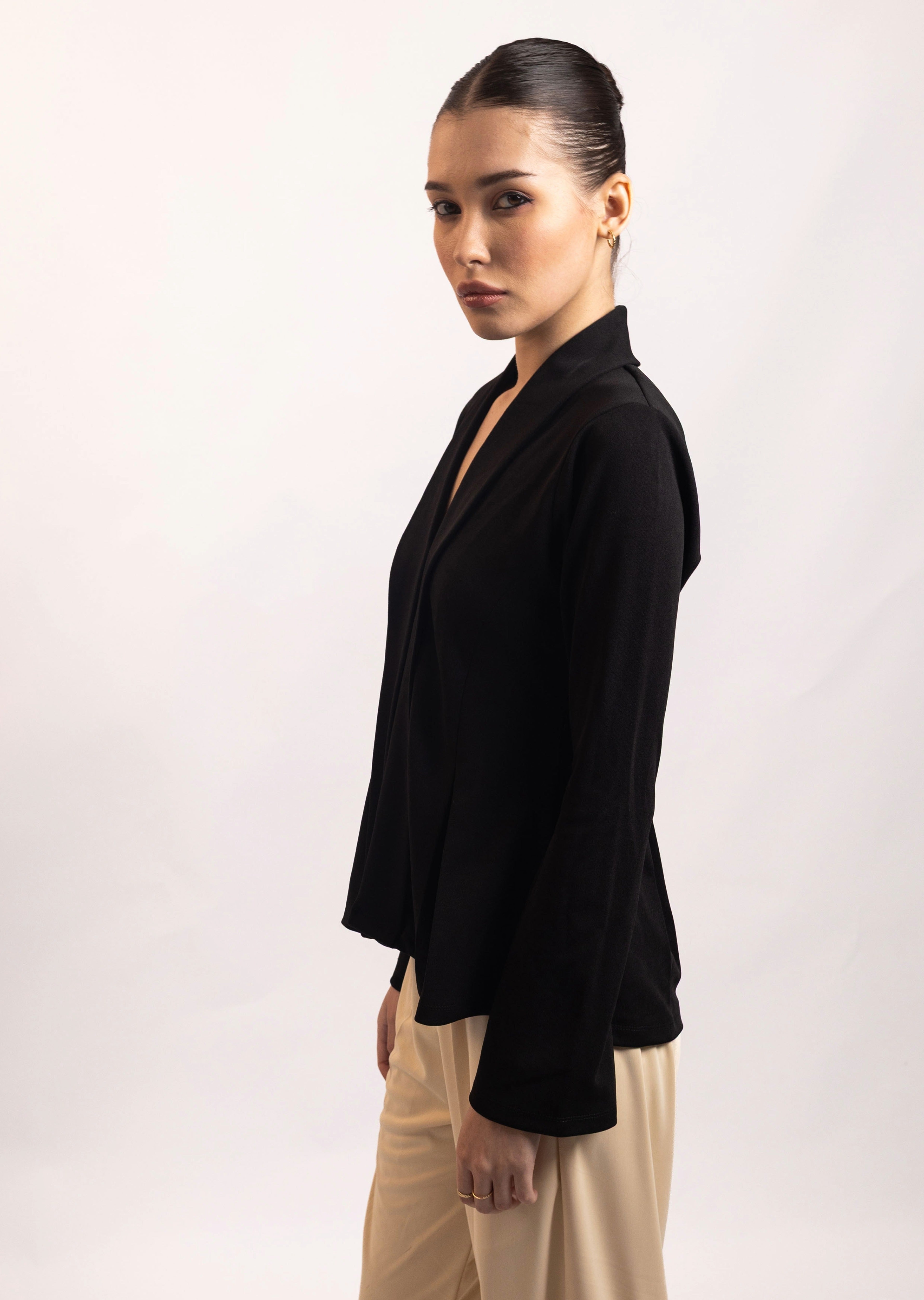 BLACK KNIT V-NECK TOP