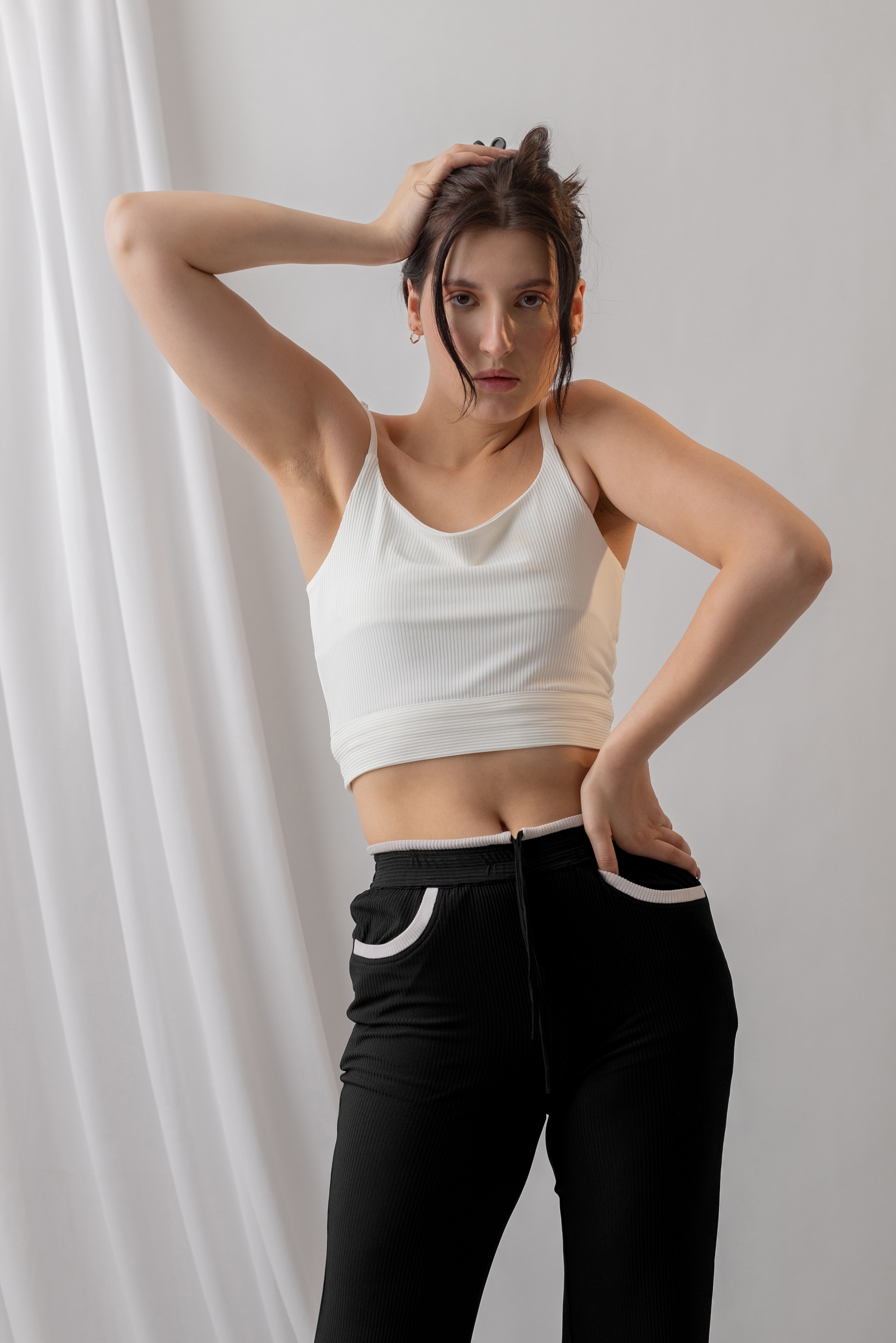 RIBBED SPAGHETTI CROP TOP – IVORY