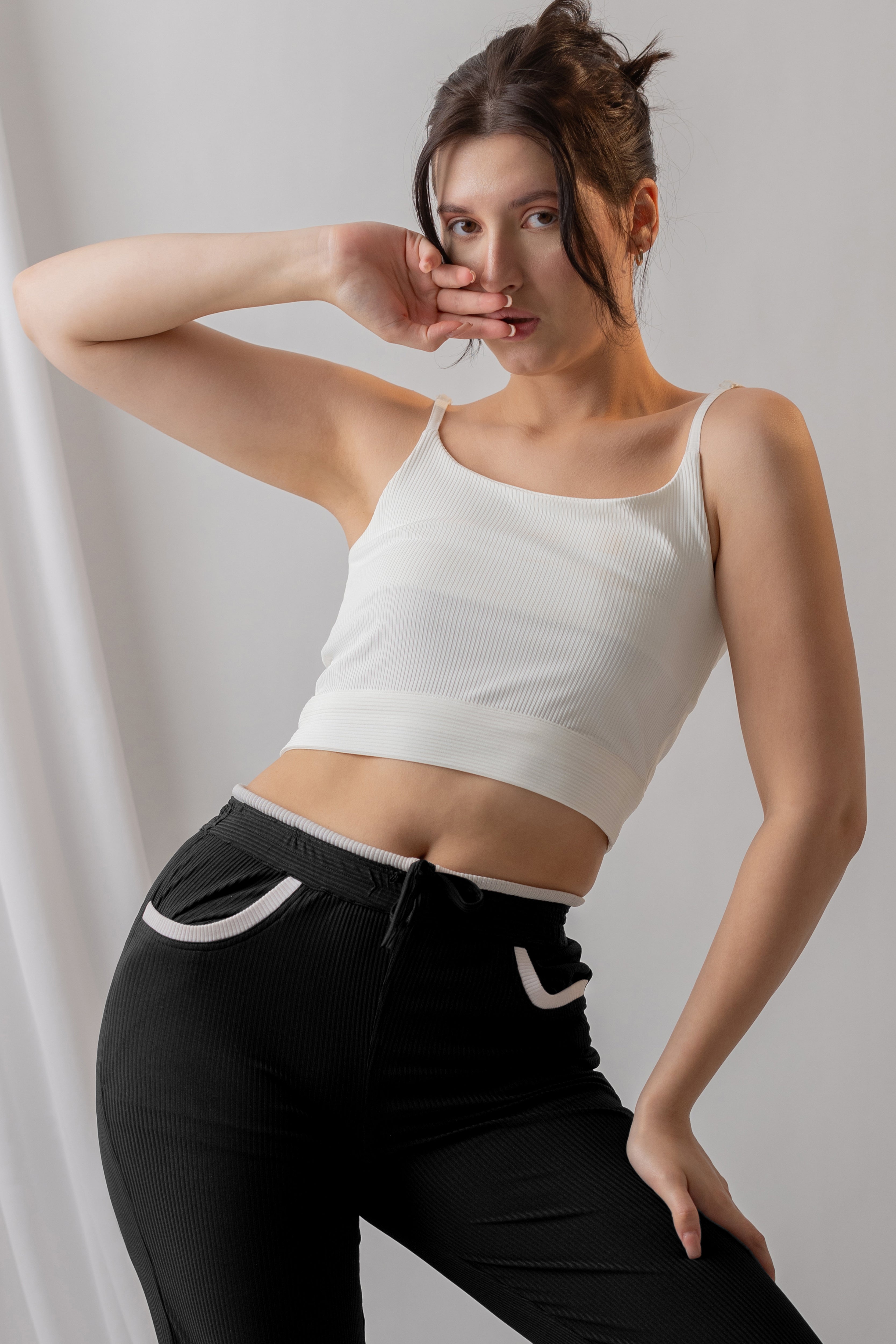 RIBBED SPAGHETTI CROP TOP – IVORY